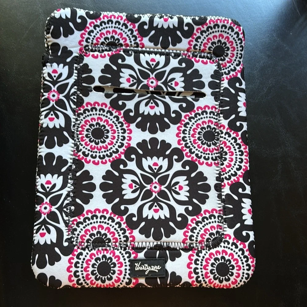 Thirty-One iPad mini/tablet sleeve Black and Pink Pattern 🎁